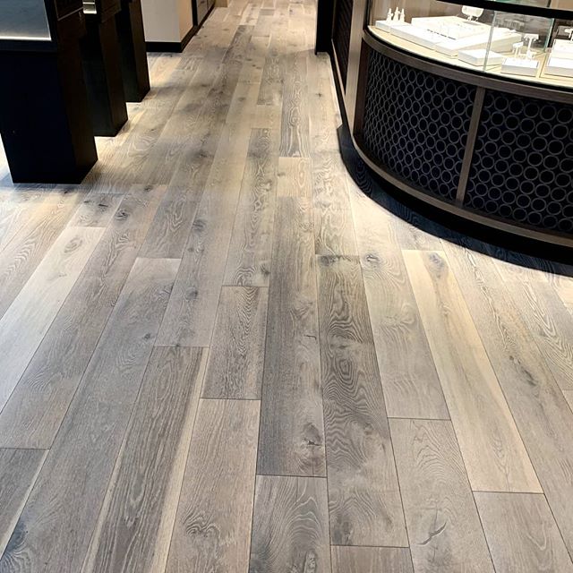 We created a super- custom American White Oak plank floor with an extremely complex tannin-reactive coloration and our ultra-durable Ceramatte commercial finish for Ben Bridge Jewelers.  Does your project need a similar floor? 
Contact Thomas Benjami