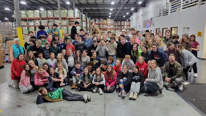 WSM SERVE NIGHT PICS!!

We had an awesome time last night at @feedthechildrenorg 

Thank you students for serving!