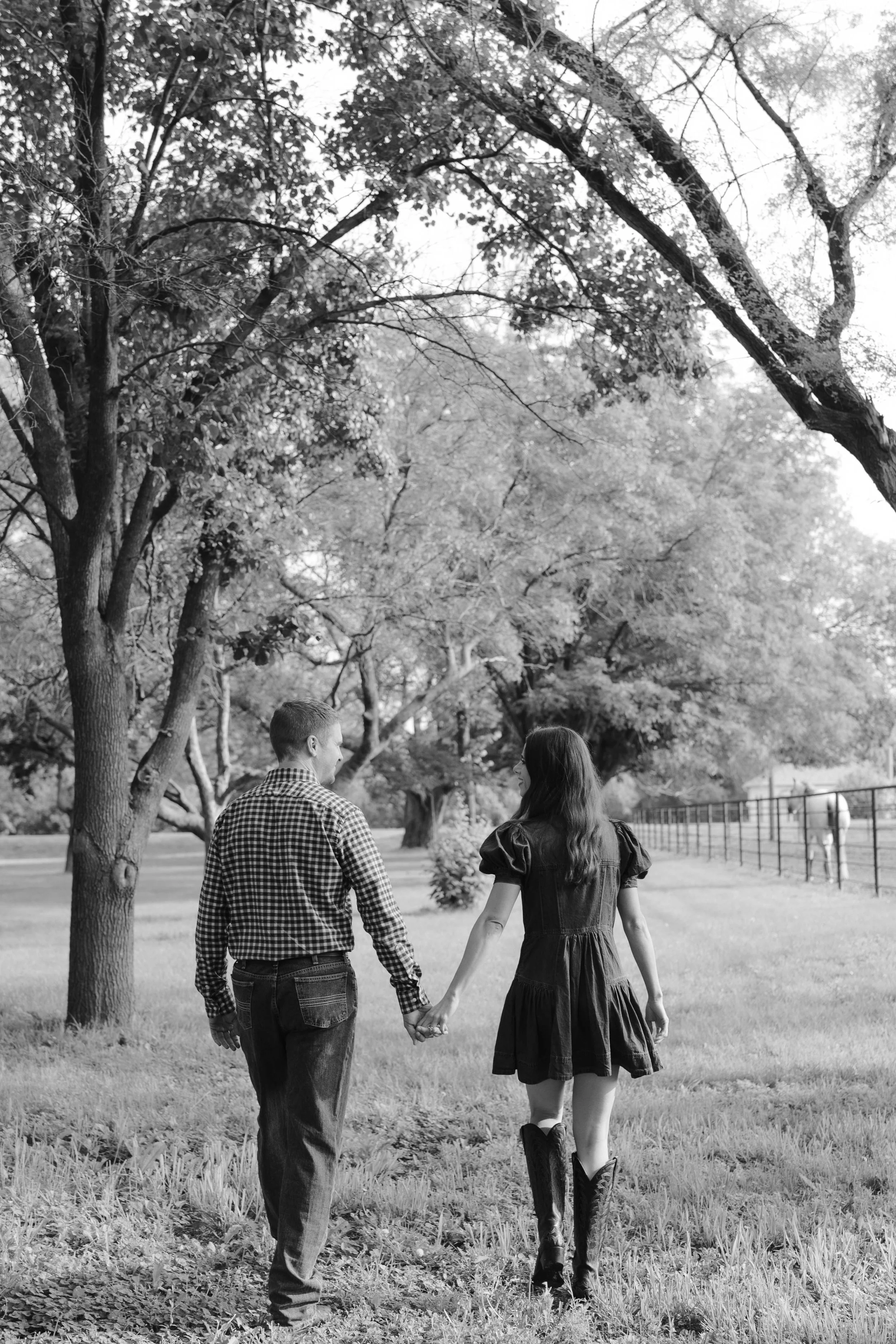 Hannah + Blake-bw-1916.jpg
