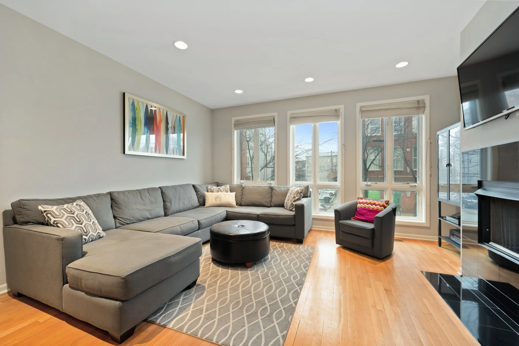 THE PERFECT LAKEVIEW TOWNHOME