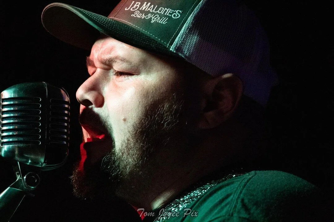 Omaha! I’ll be playing solo at The Omaha Lounge tonight, July 8th, at 8:30pm.  This is the new location off 114th & Dodge.  Come hang! 
#omahalounge #omaha