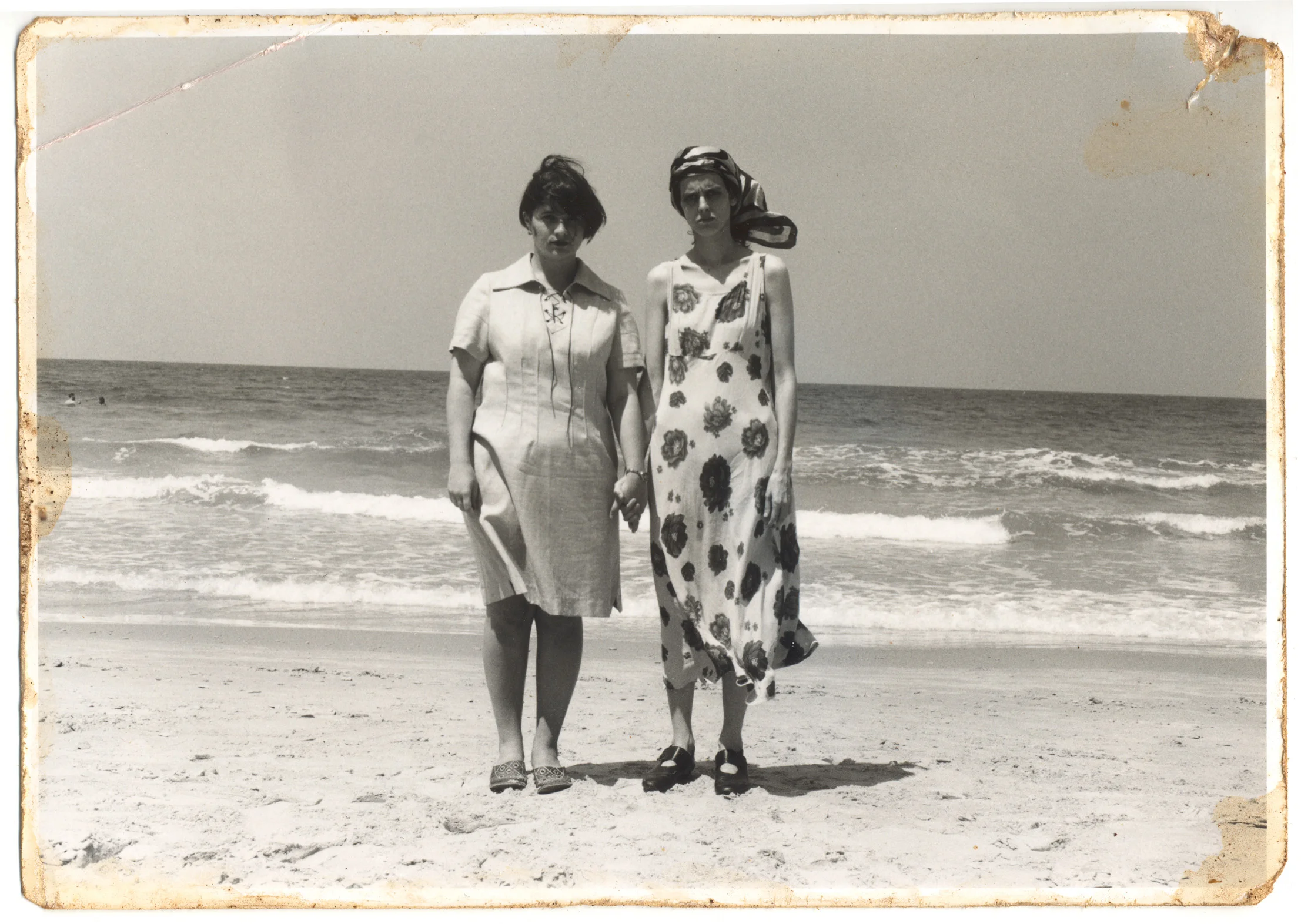 Justine Frank and her friend Fanja Hissin on the seashore of Tel Aviv, 1936