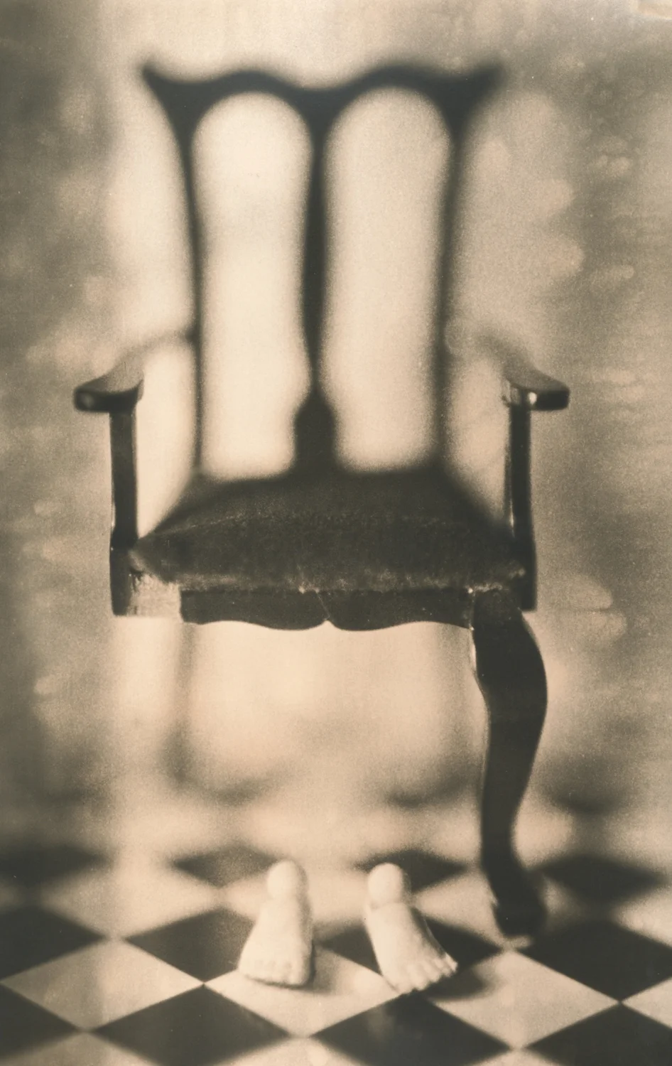 chair with feet