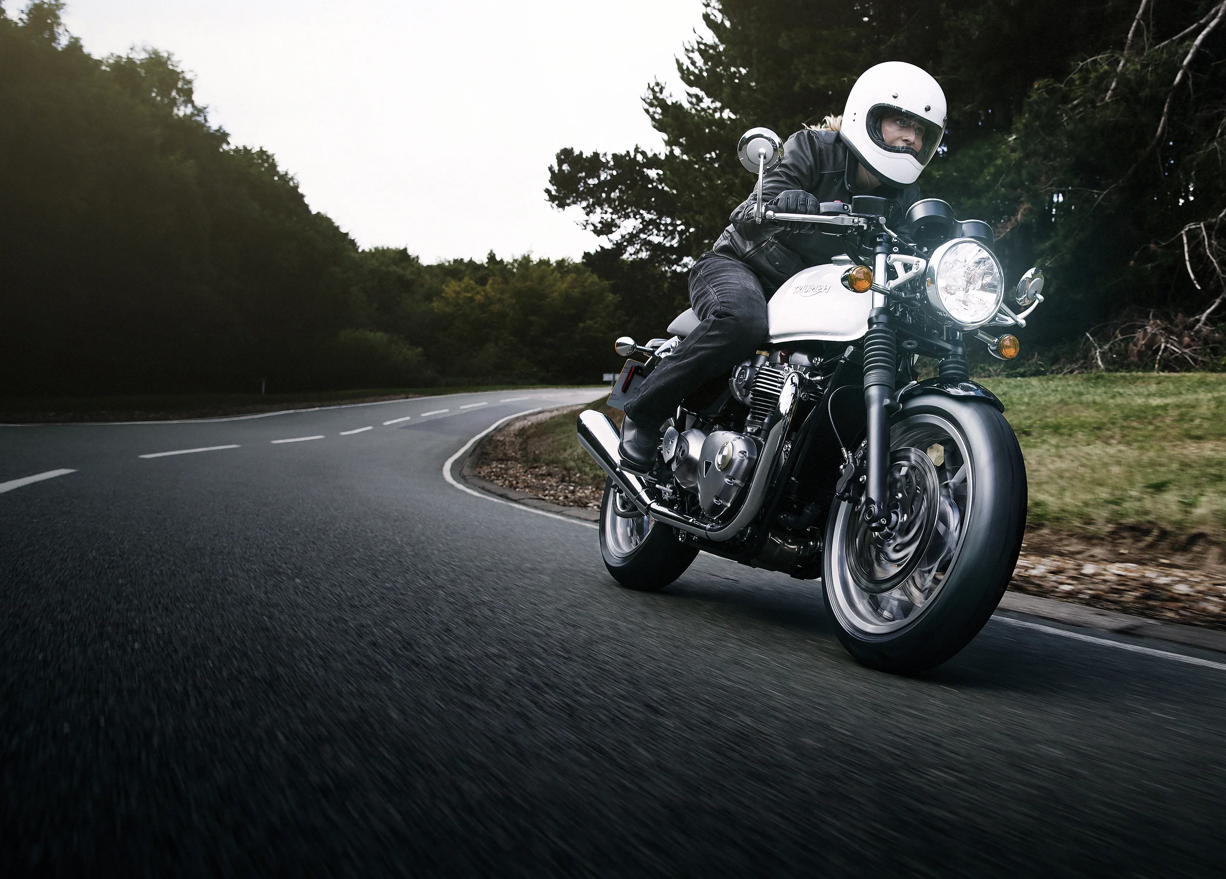 Millbrook_Thruxton_Tracking_Wide_01163.jpg