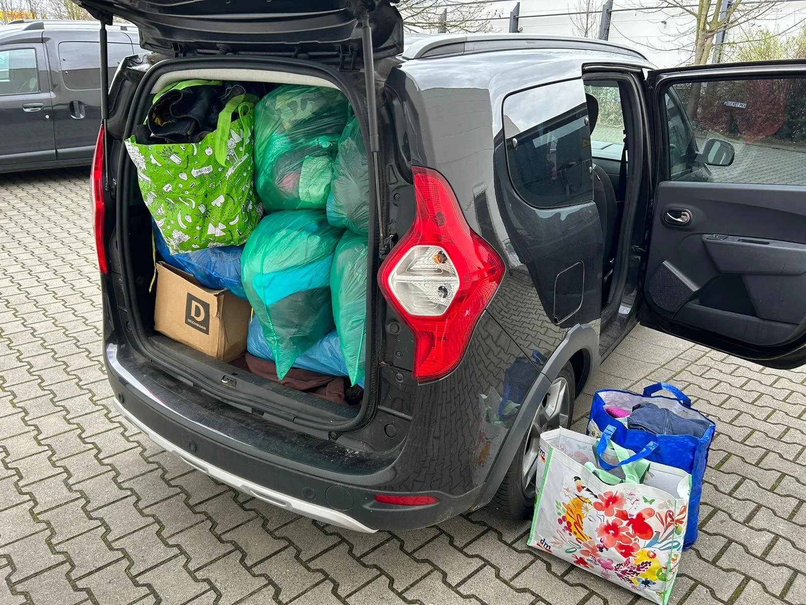 Kleiderspende an das Friedensdorf