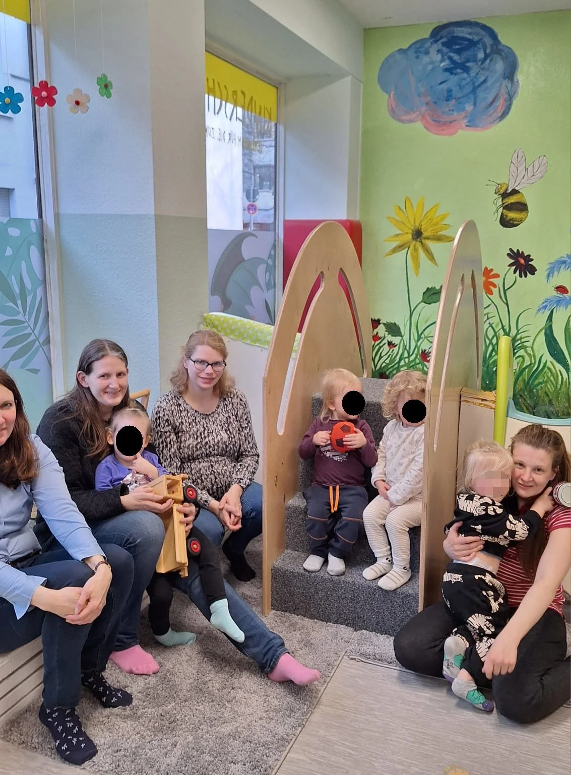 Neue Treppe für das Bällebad - Spende des Rotaryclubs Oberhausen Antony-Hütte