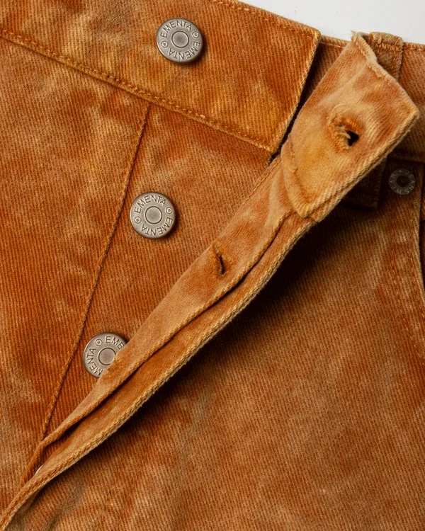 EMENTA_BONGA-PATCH-SOFT-TWILL_PANTS_-CAMEL-WASHED_DETALHE-2_595c8fdd-5142-46ff-b8c3-2d2fd992a438.webp