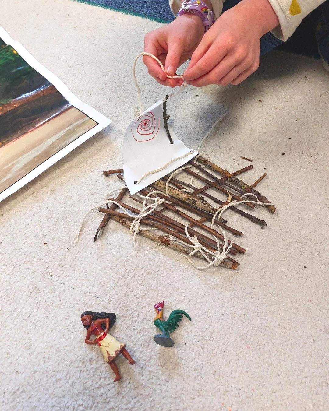 Specialist SaLT Hannah K from our Cambridge clinic planned a Moana-themed therapy sessions for one of her clients! 👩🏽🌺🌊

The raft-building activity focused on vocabulary, problem-solving and narrative skills, all while having fun with a topic her