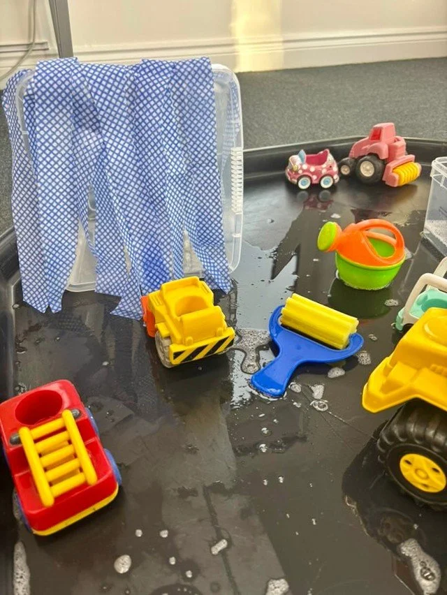 Alice J, Speech &amp; Language Therapist Apprentice at our Milton Keynes clinic, set up this whimsical car wash using materials on hand to make her client's session fun, engaging and memorable! 🫧🧽

In this activity, the focus was on play-based lear
