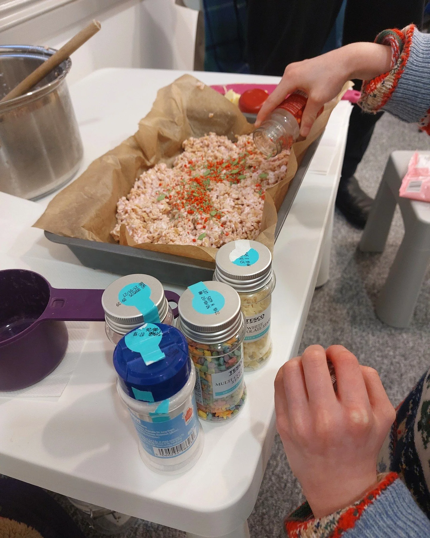 Hannah K., Specialist Speech &amp; Language Therapist at our Cambridge clinic, made a recent session fun and memorable with these delicious Marshmallow Crispy Squares! ⭐️

The session focused on building vocabulary (e.g., half vs. quarter, solid vs. 