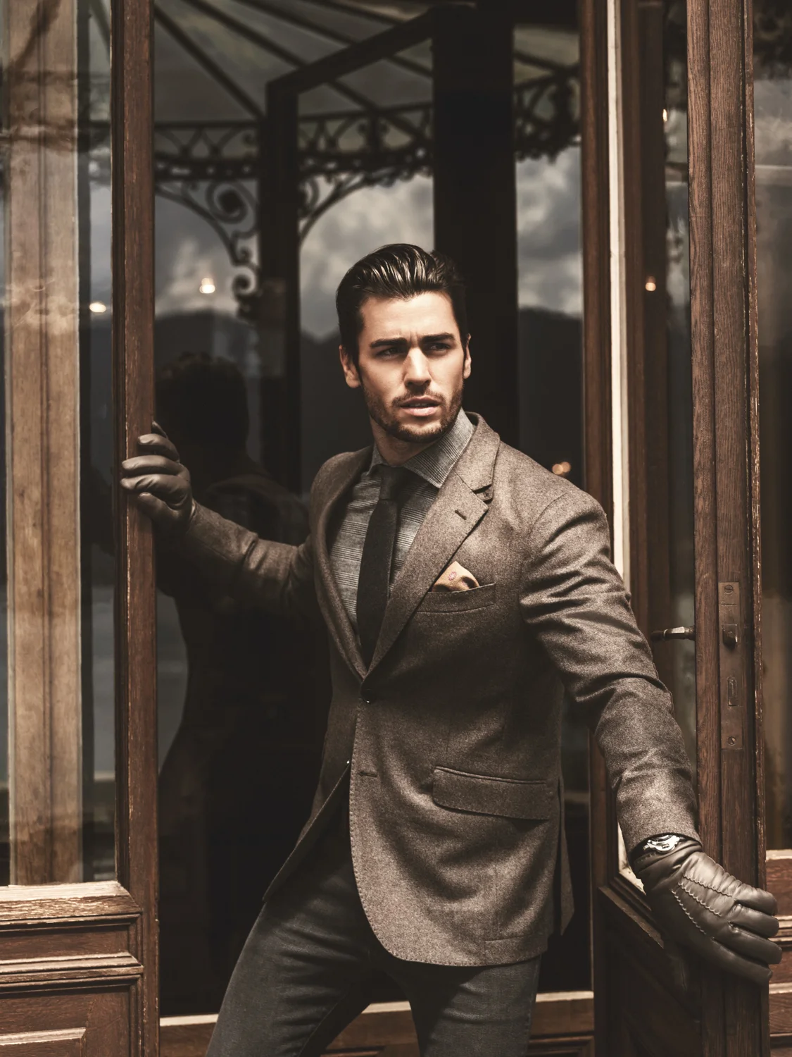 Rafael Beutl, Tschuiformen, Thun, Fashion, Belstaff, Hackett, Beatushoehlen, Schloss Huenegg, remoneuhaus.com-7.jpg
