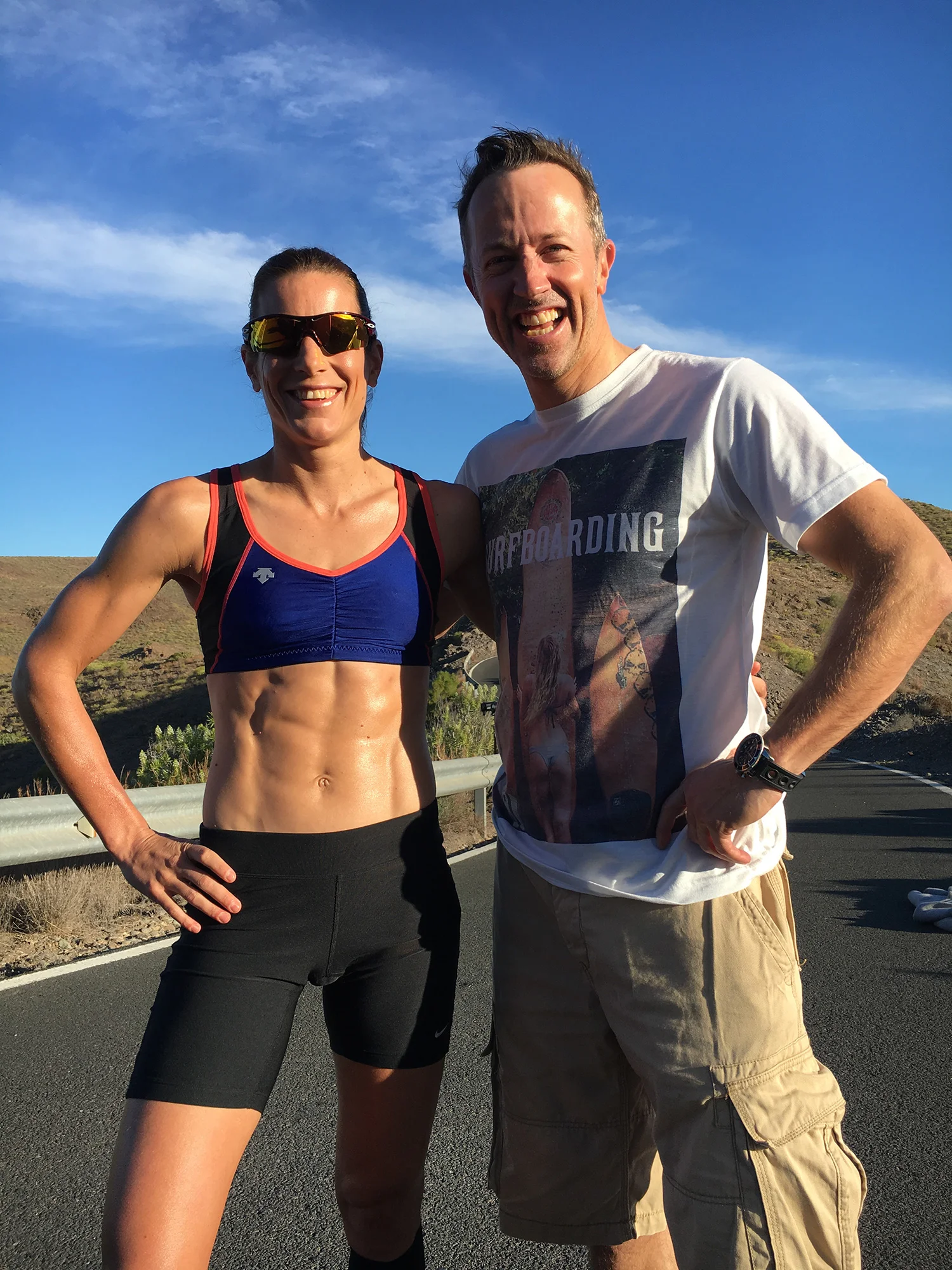 It isn't photoshop - she's just fit like that :-). In beeindruckender Topform: Nicola Spirig und ich.