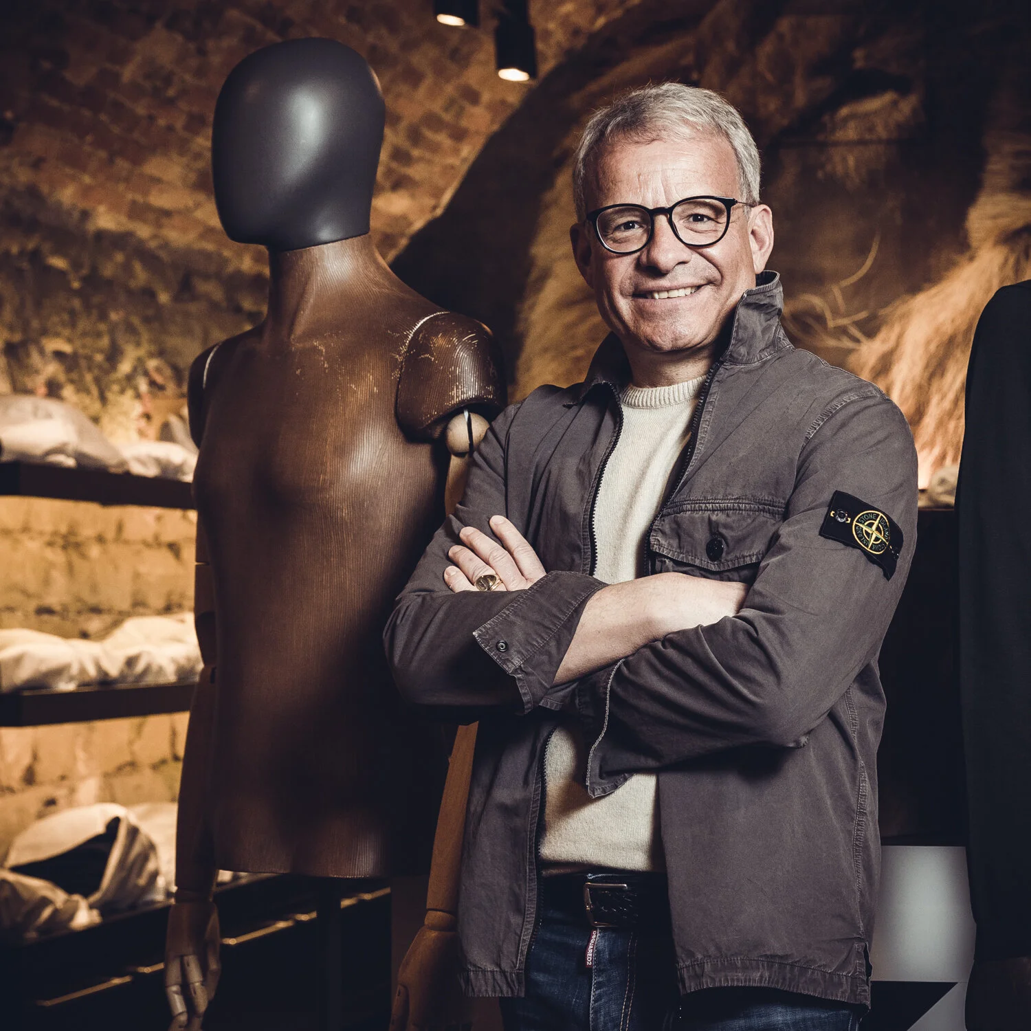 Bruno Heller 2m Abstand remoneuhaus.com-99.jpg