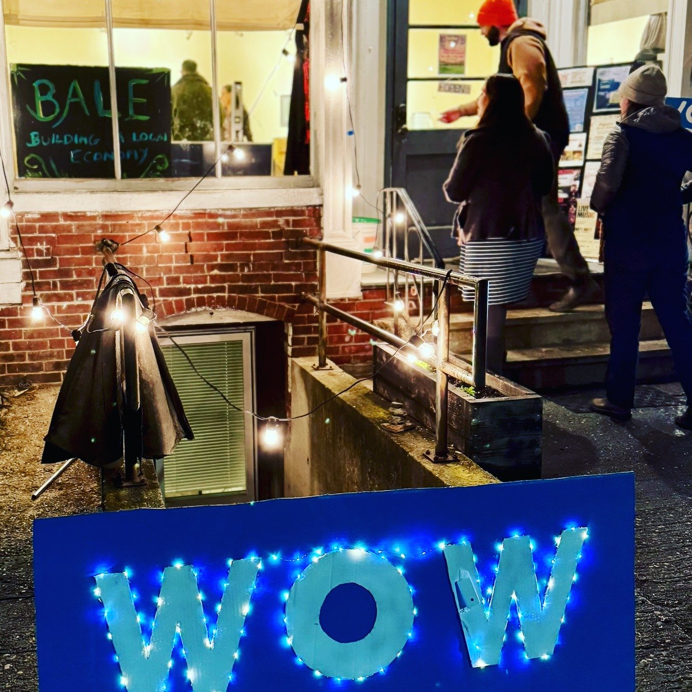 Ya'll we are SO PROUD of the creativity and care in our community!! Wander On Weds is back this week 12/3 5-7:30pm with a special holiday bonfire on the green, live caroling, a makers market, 🎃-spice espresso martini special at @carlitascantina, a J