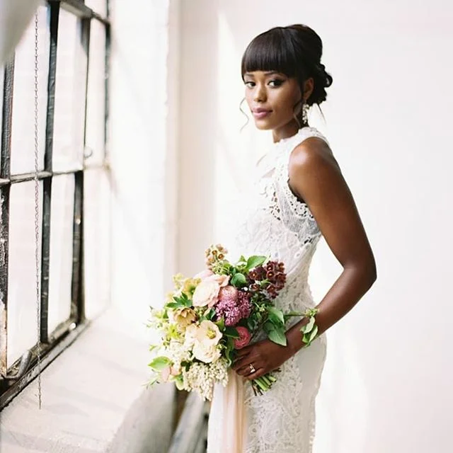 Gorgeous!!! One of our favorites from Trendy Bride's 2017 Spring issue. Photo: Anna Peters .. #bride #fineartweddingshow #weddinginspo