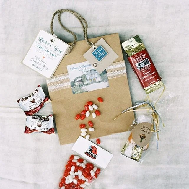 When it comes to weddings, what exactly is a welcome gift? Welcome gifts are thoughtful, fun or creative ways to greet your guests when they arrive for your wedding. (Read more on our blog) Photo: Adam Barnes .. #welcomegifts #raleighwedding #ncweddi