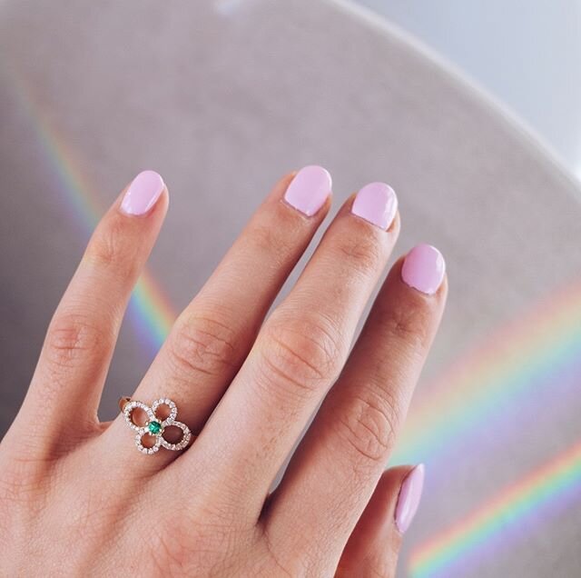 When the light in our store is just magic 🌈🤩 Also, how beautiful is this ring with emerald? 💚

#silviusdruon #silviusdruonjewellery #jewelrydesigner #jewelrydesign #finejewelry #handmadejewelry #diamondjewelry #jewelrylovers #diamondlovers #jewelr