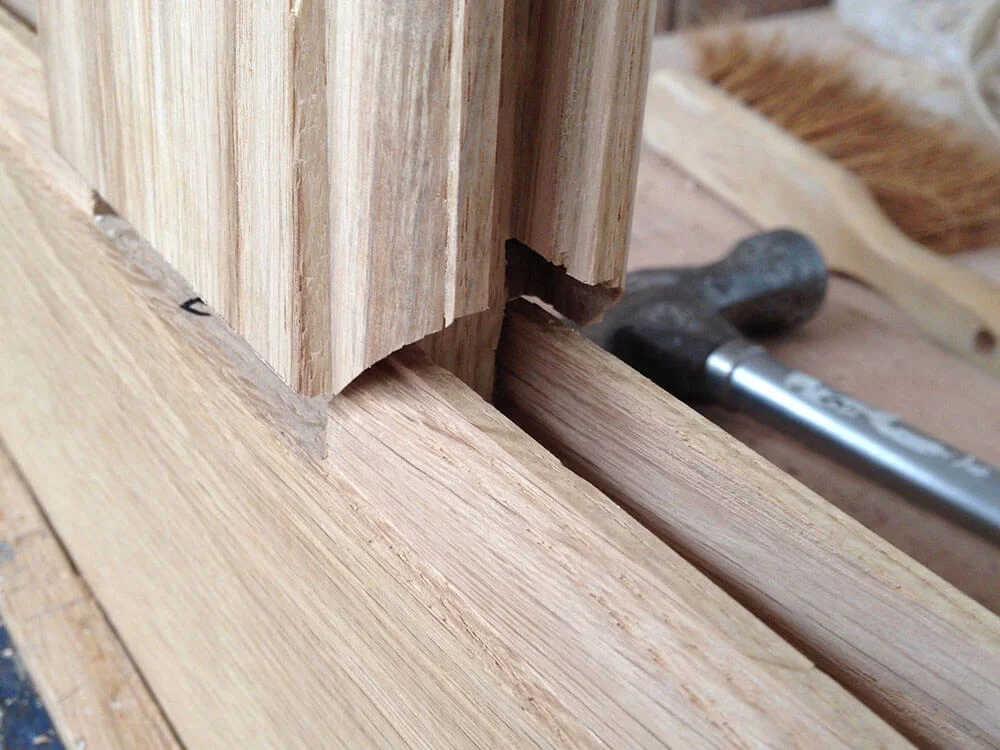 sbgallery_mitre_carving.jpg