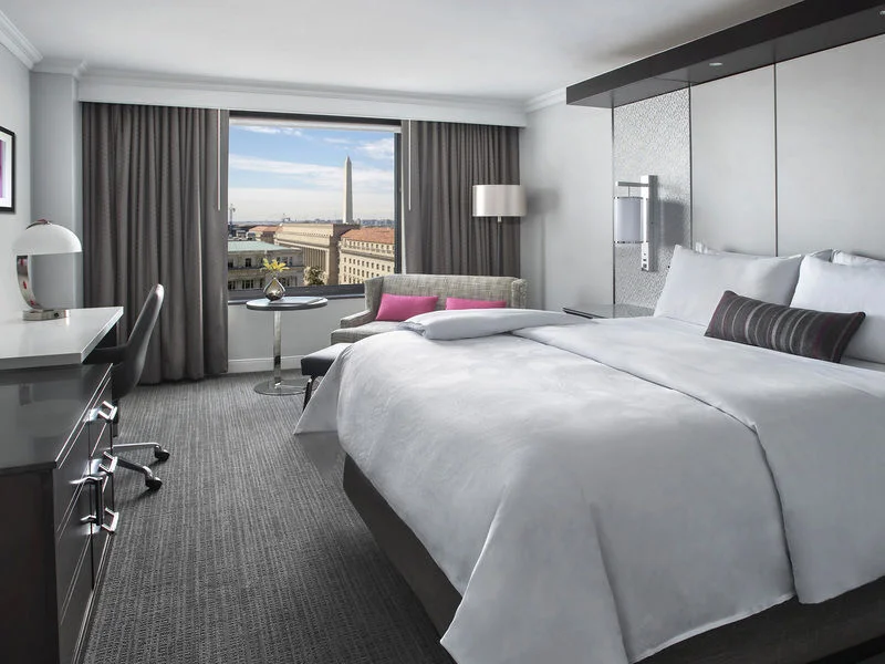 image-jw_marriott_dc_king_view_guest_room-10386.jpg
