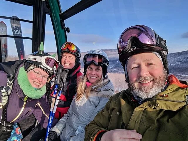Skiing with friends
#brettonwoods #nh #winteriscoming #winterishere #dayatthewoods #skiing #groomers #gondola #skitheeast
