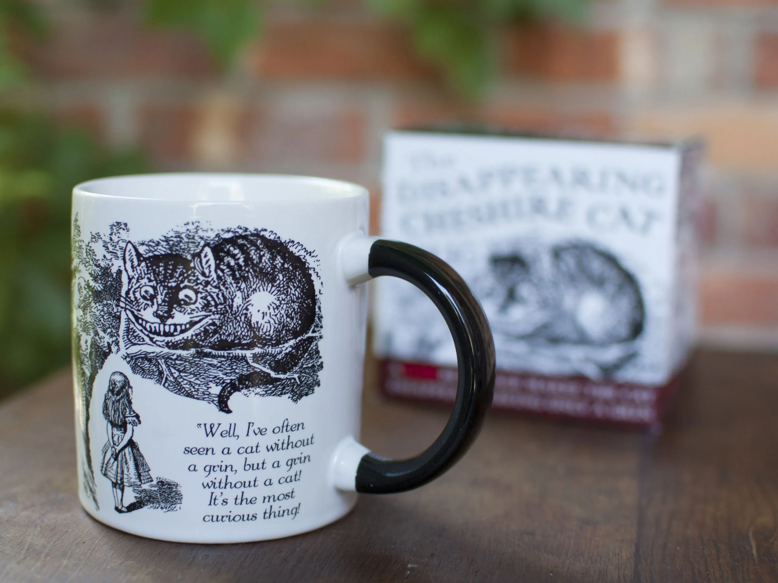CheshireCat-mug_lifestyle-withbox_0025111111.jpg