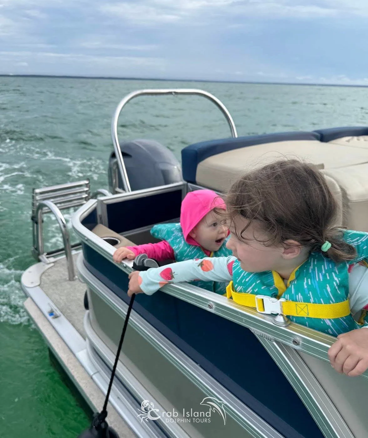 Some of the best boat days are the ones seen through little eyes. 💙

From watching the water rush by to spotting dolphins and taking in everything Destin has to offer, a private tour gives families the space to slow down and enjoy the experience tog