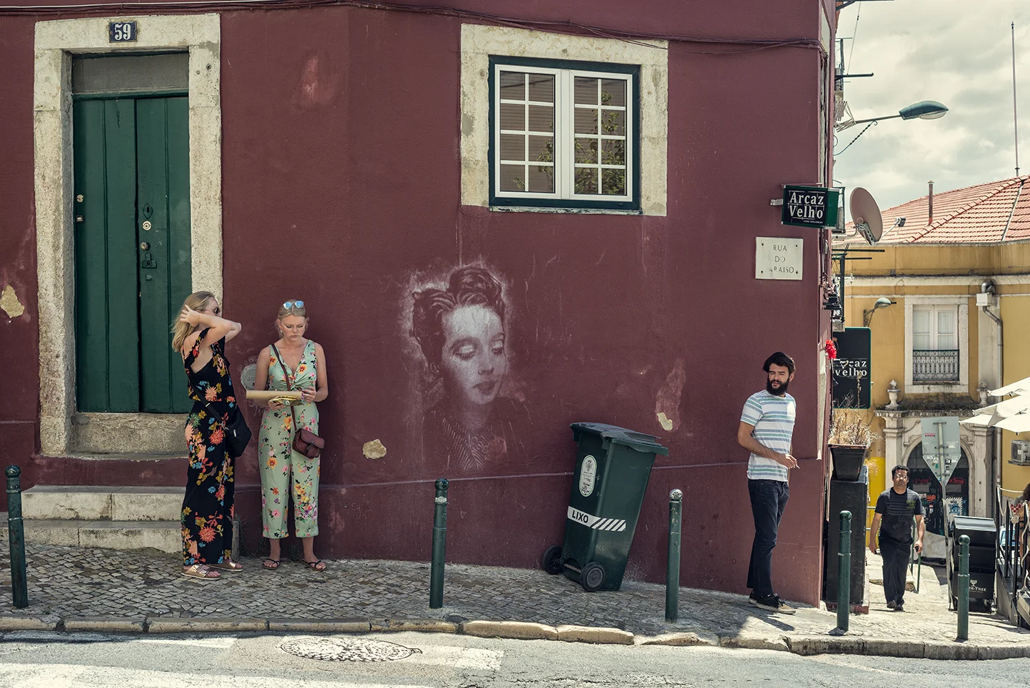 Alfama Graffitti INSTA.jpg