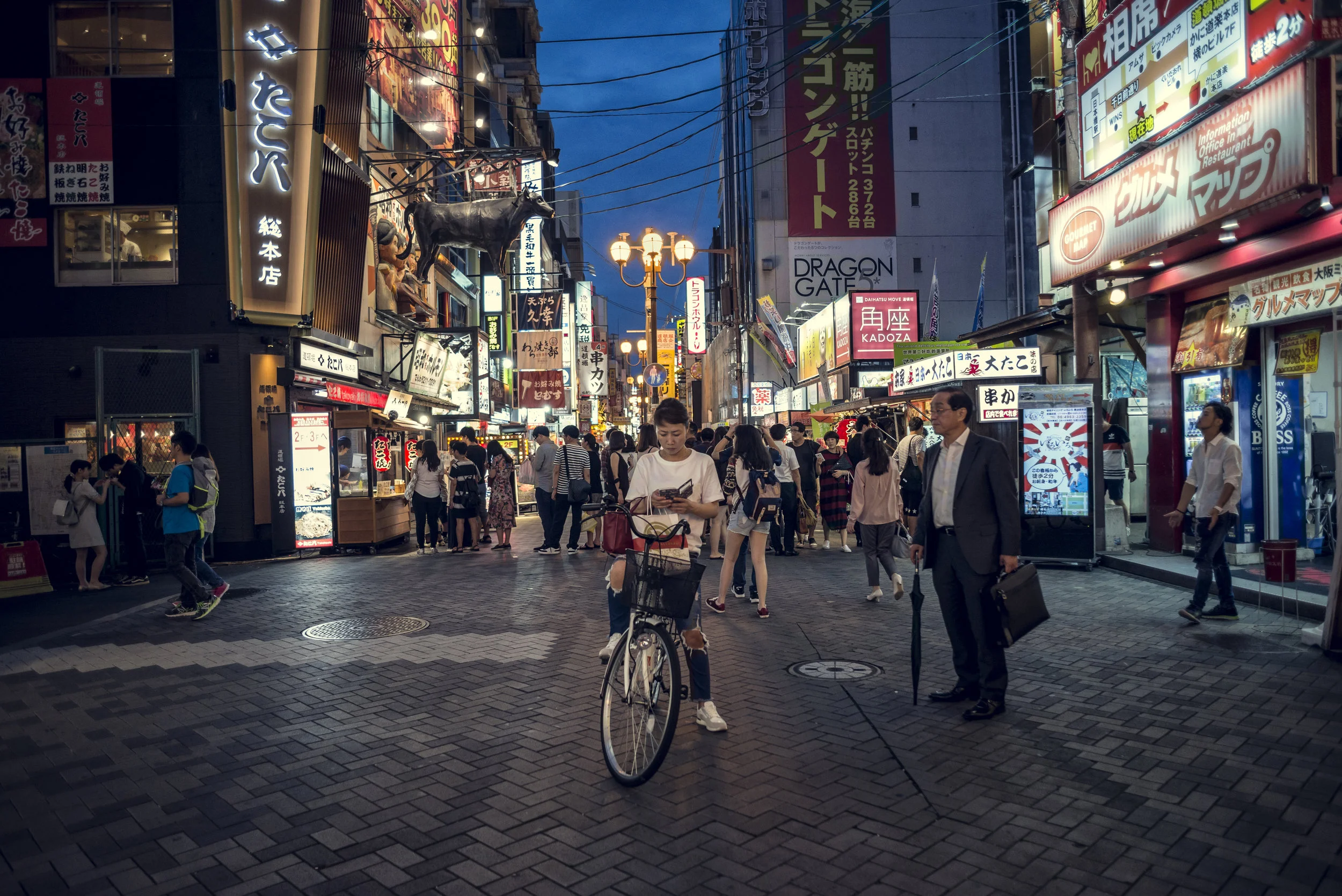 Dotonbori noche bici.jpg