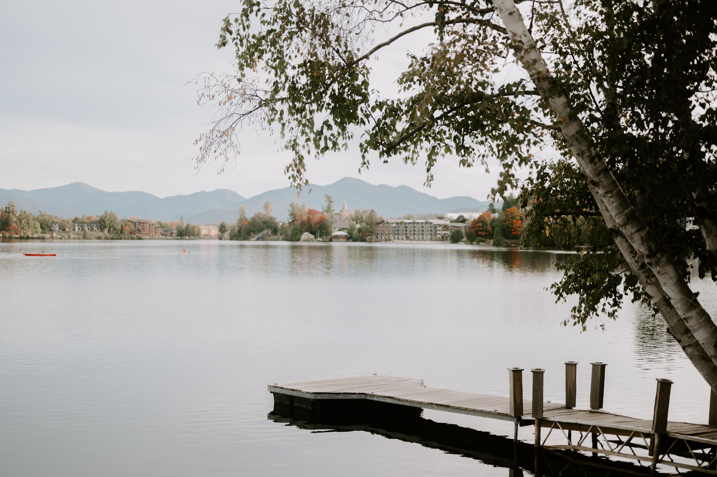 A fall wedding at The Cottage at Mirrow Lake in Lake Placid New York