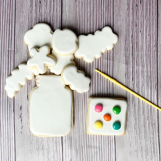 Perfect activity for you and the kids! We&rsquo;re offering 4 different PYO cookie set options (swipe to see) $18 each. Delivery options available $5 flat rate for Nassau and Suffolk. Accepting DM,s for ordering 🎨💜