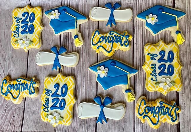 Can&rsquo;t forget about our quarantine graduates! Graduation cookies are available to order with your choice of colors (flowers optional) 
Pickup/deliveries Tuesday&rsquo;s and Fridays only. $39 per dozen or $12 for the 3 set. Dm for orders and any 