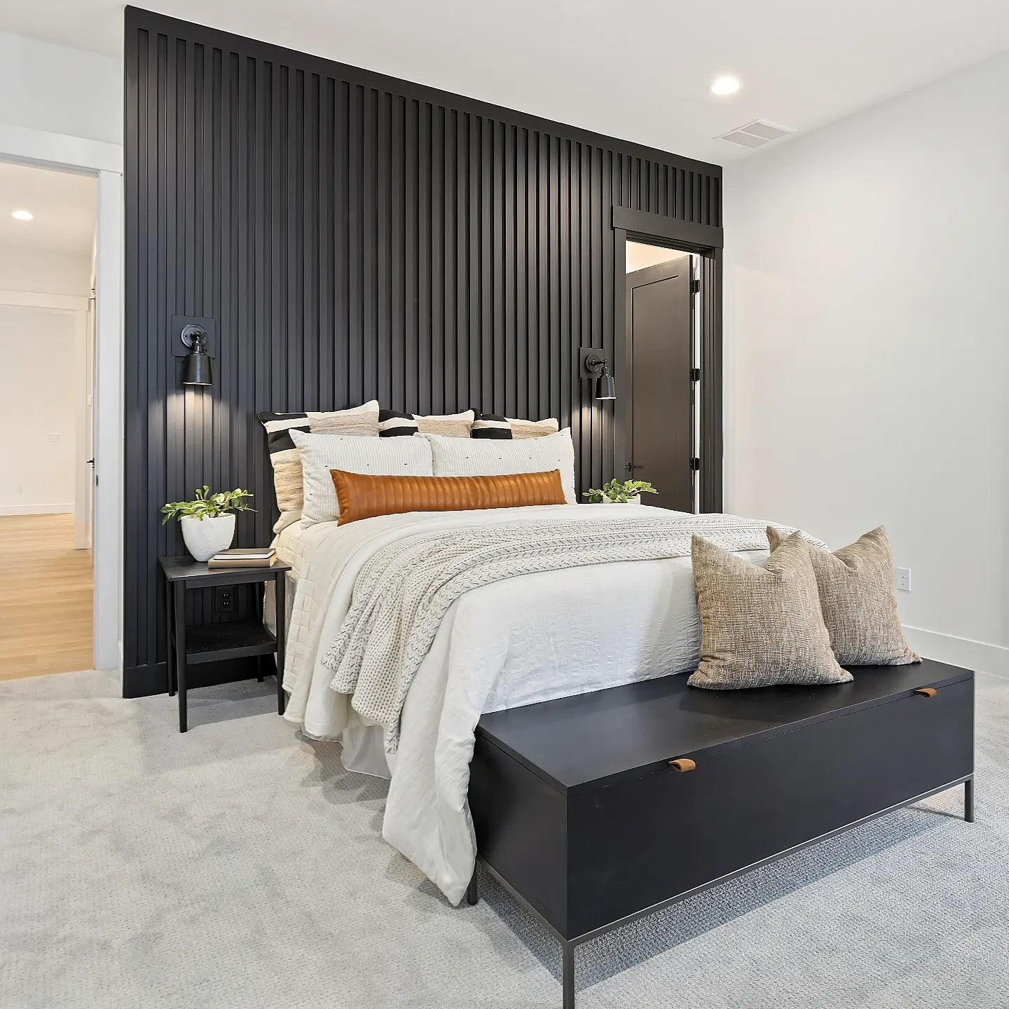 Loving this black painted wood slat accentwall in our recently completed 'Crest View' model. 🖤🖤🖤
.
.
.
.🔨 Design &amp; Build @customhomesbb
. 🛋 Home Decor @sullivanhomesstaging
. 📷 Photography @sunnyskiesmedia
.
.
.
.
.
#interiordesign #instaho