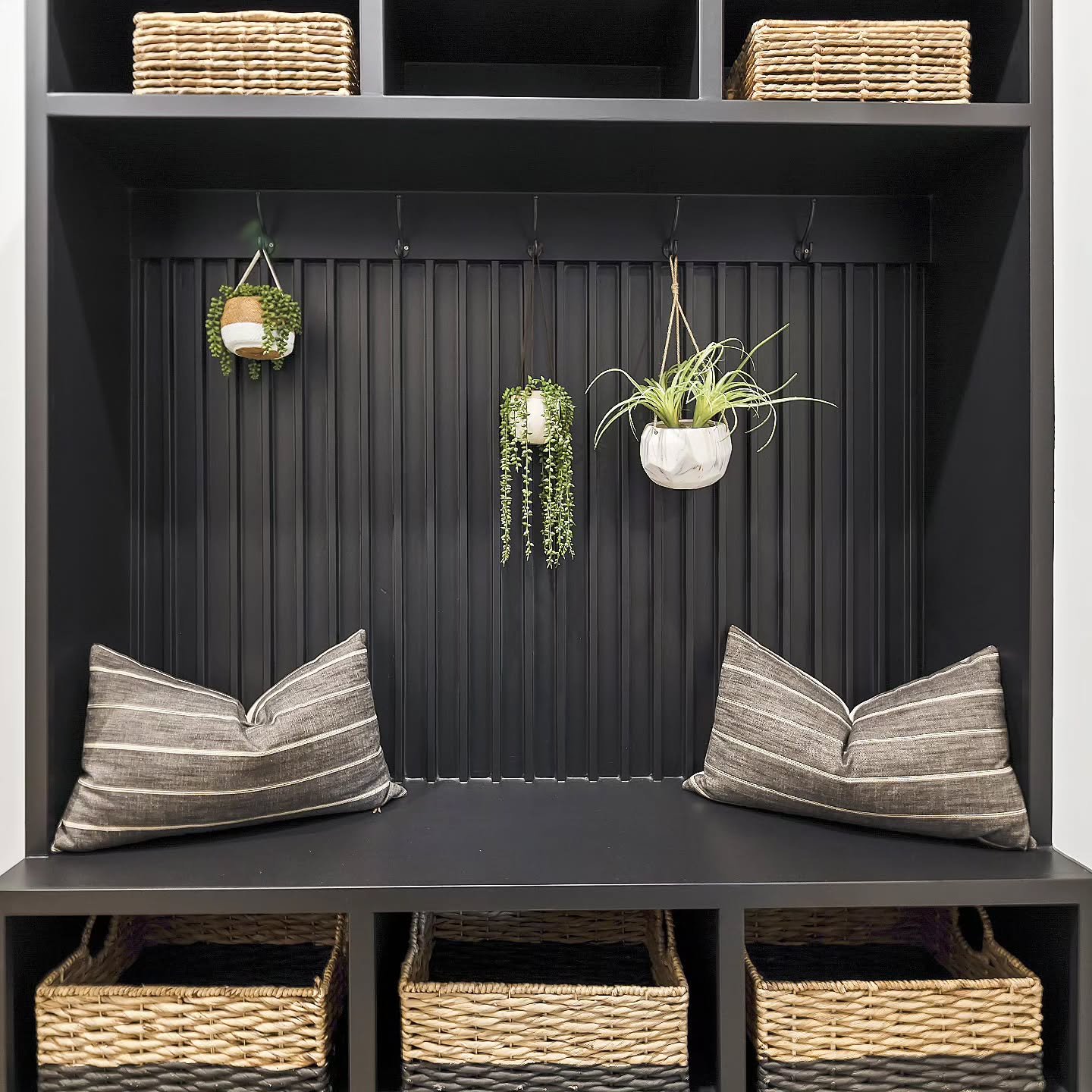 A fun spin on a mudroom bench. ✨️🖤
.
.
.
.🔨 Design &amp; Build @customhomesbb
. 🛋 Home Decor @sullivanhomesstaging
. 📷 Photography @sunnyskiesmedia
.
.
.
.
.
#interiordesign #instahousebeautiful #interiorismo #instahome #interiorsofinstagram #int