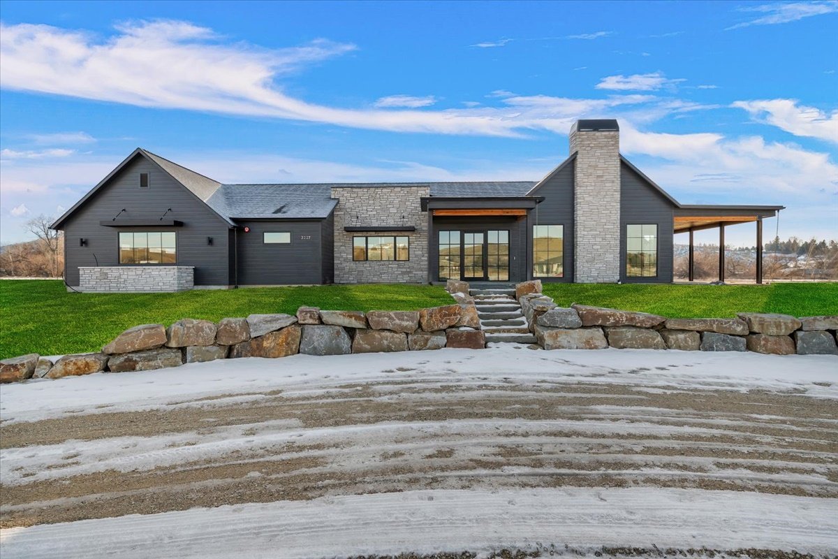 01-Front of HOme.jpg