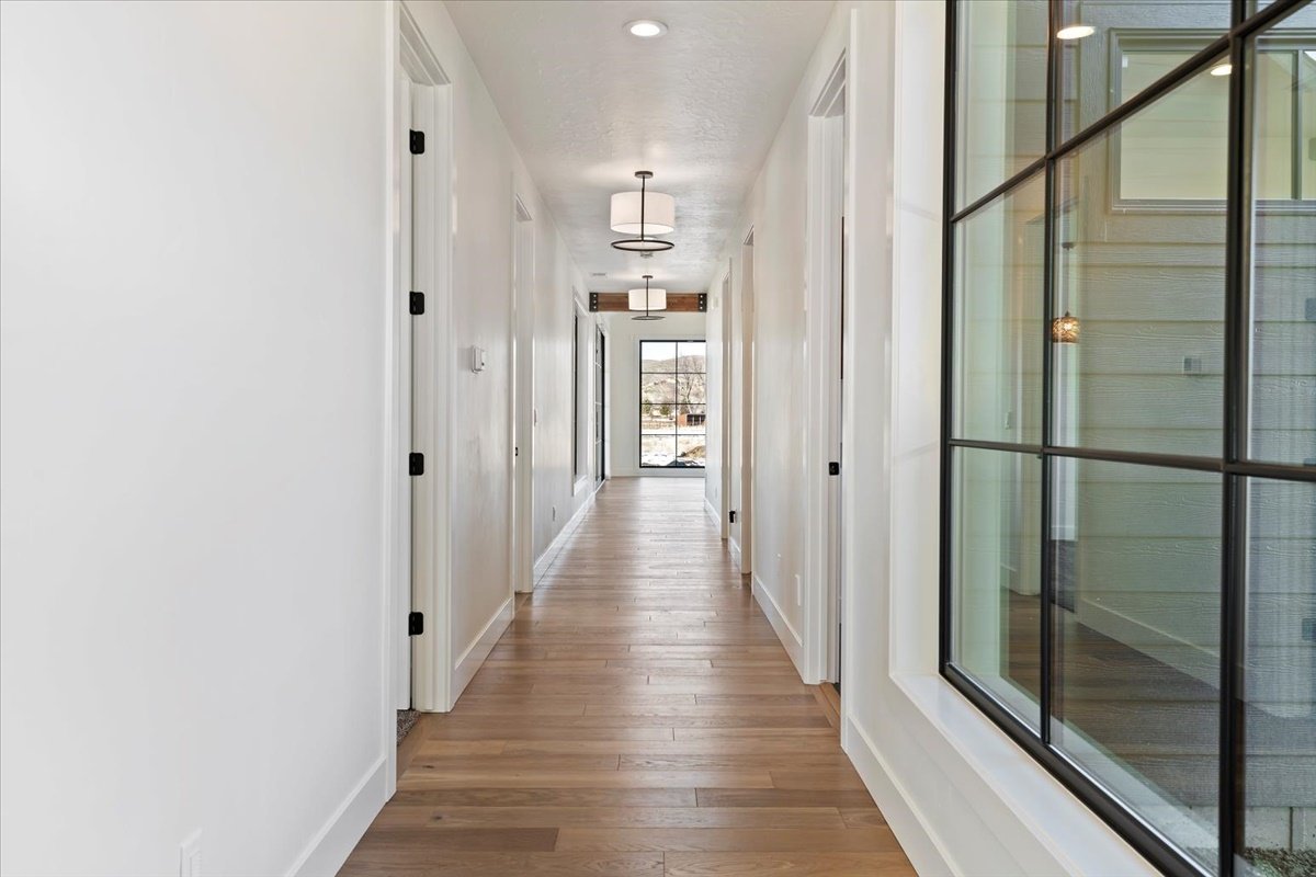 03-Interior View.jpg