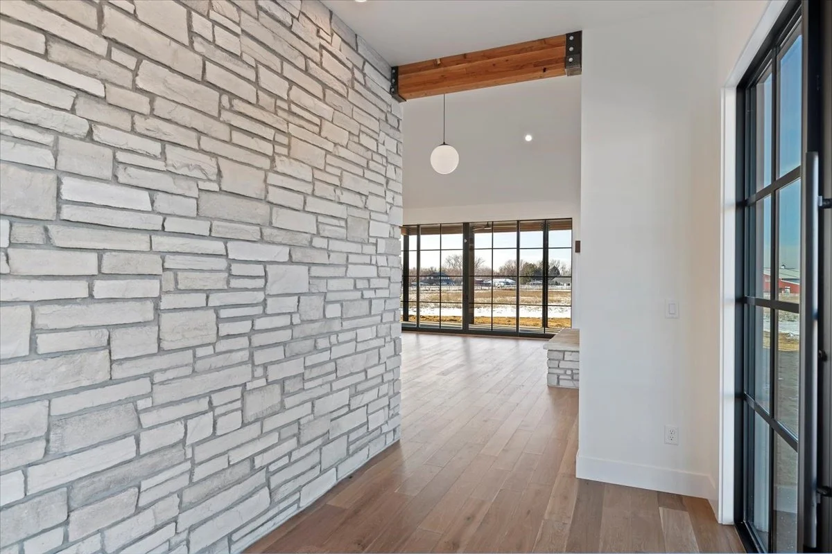 04-Interior View.jpg