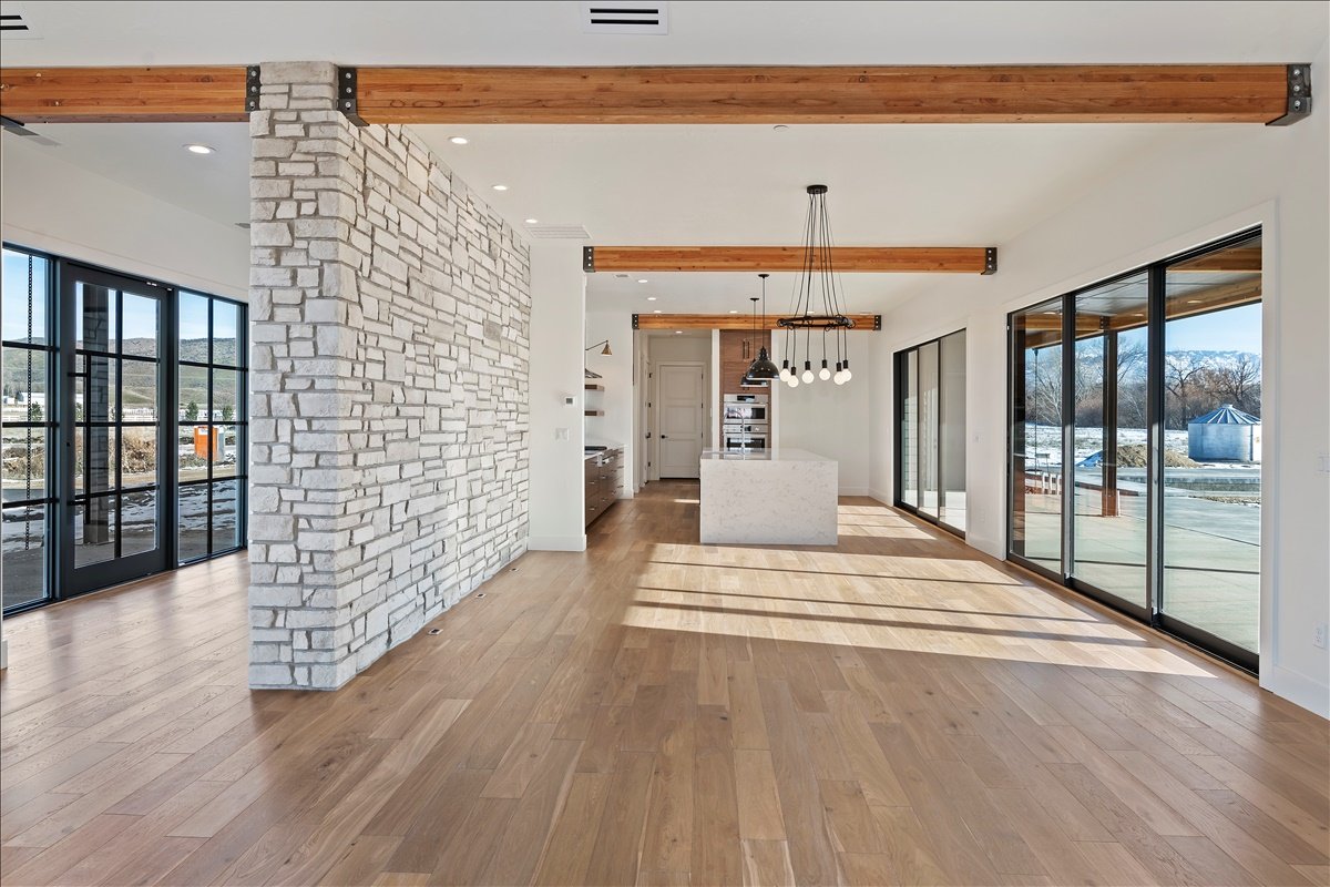 13-Interior View.jpg