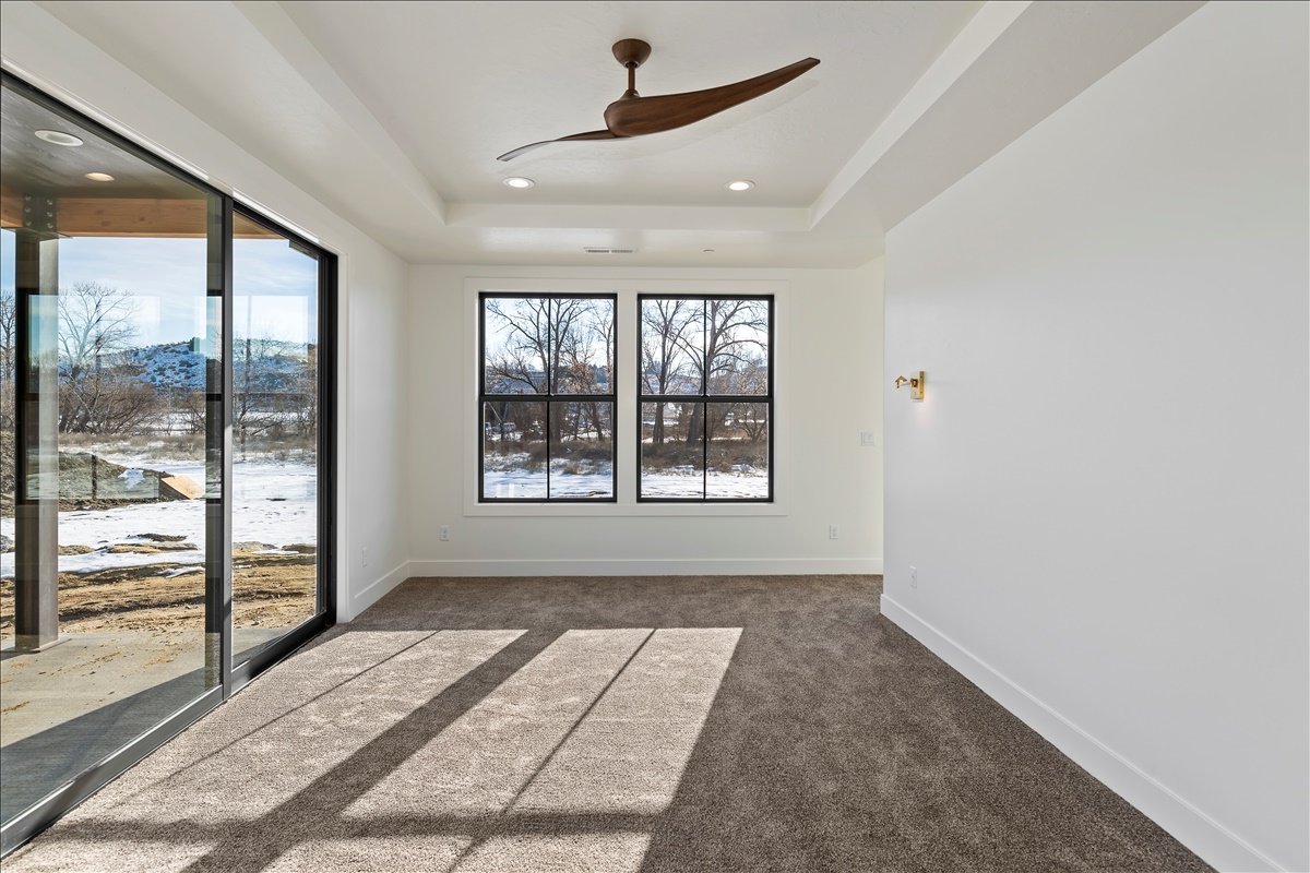 26-Primary Suite.jpg