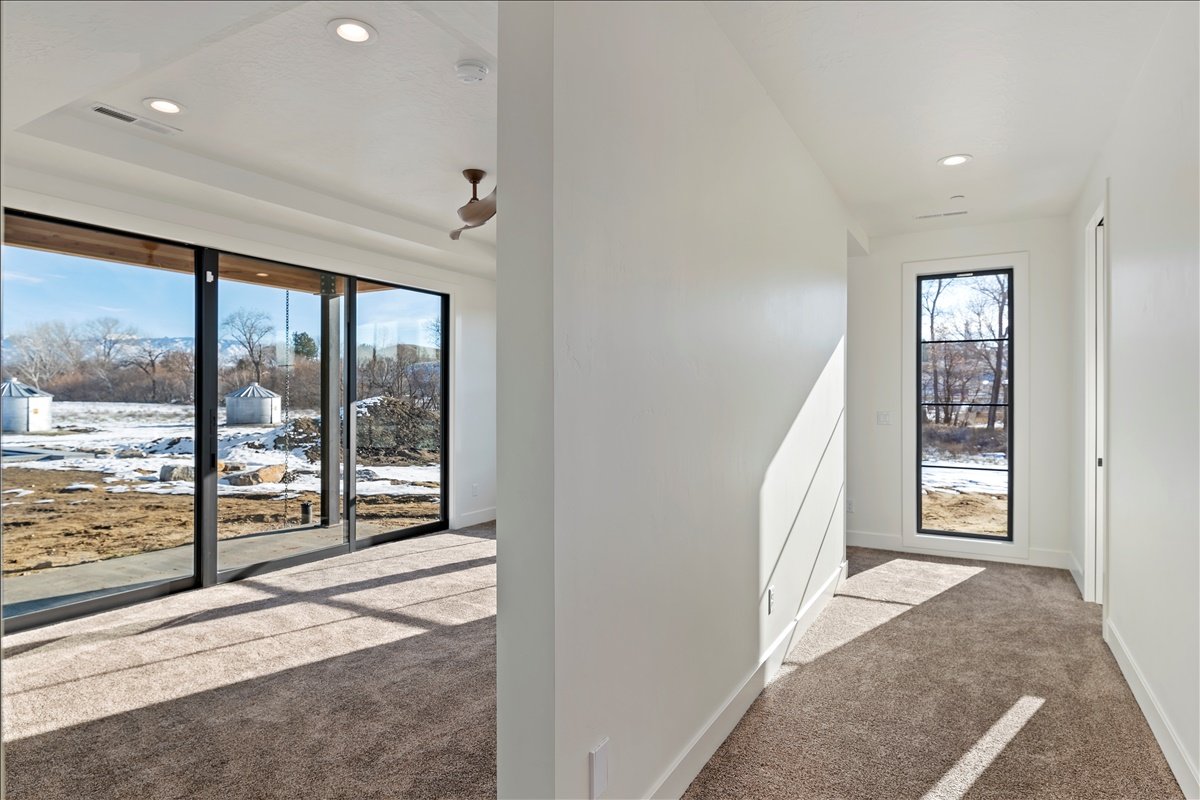 28-Primary Suite.jpg