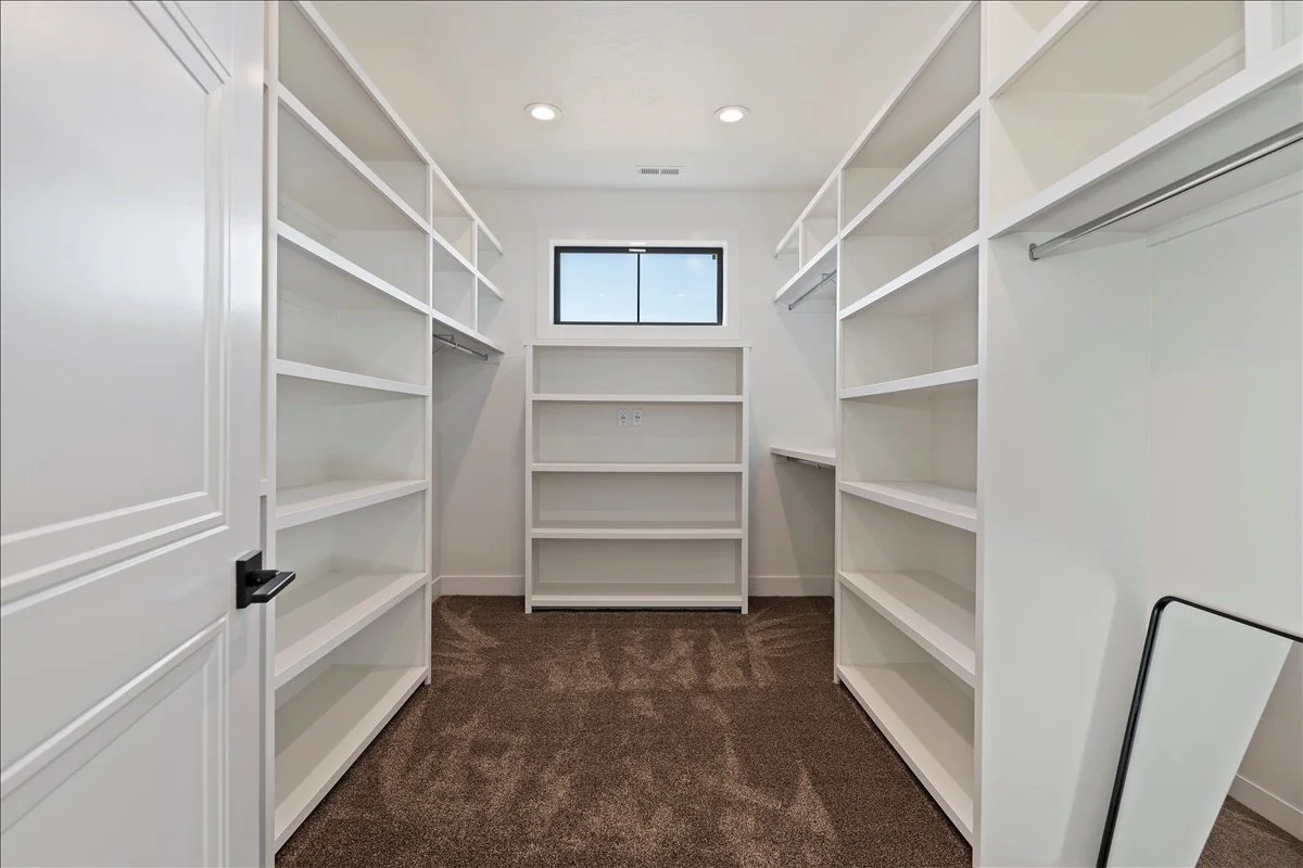29-Primary Suite.jpg