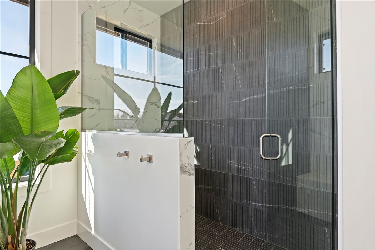 30-Primary Suite.jpg