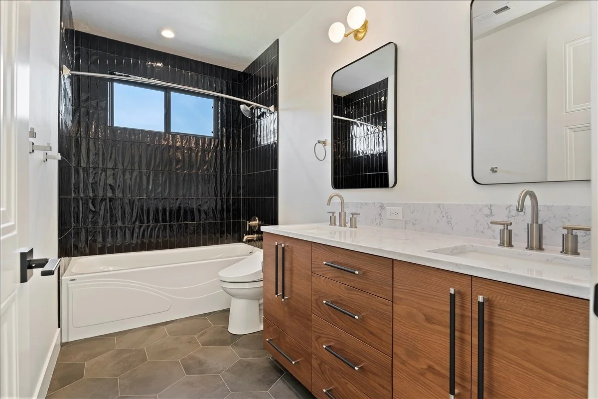 38-Bathroom.jpg