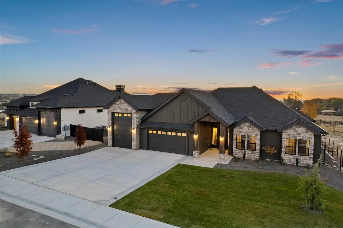 02-9793 S. Peregrine Falcon Ave_006.jpg