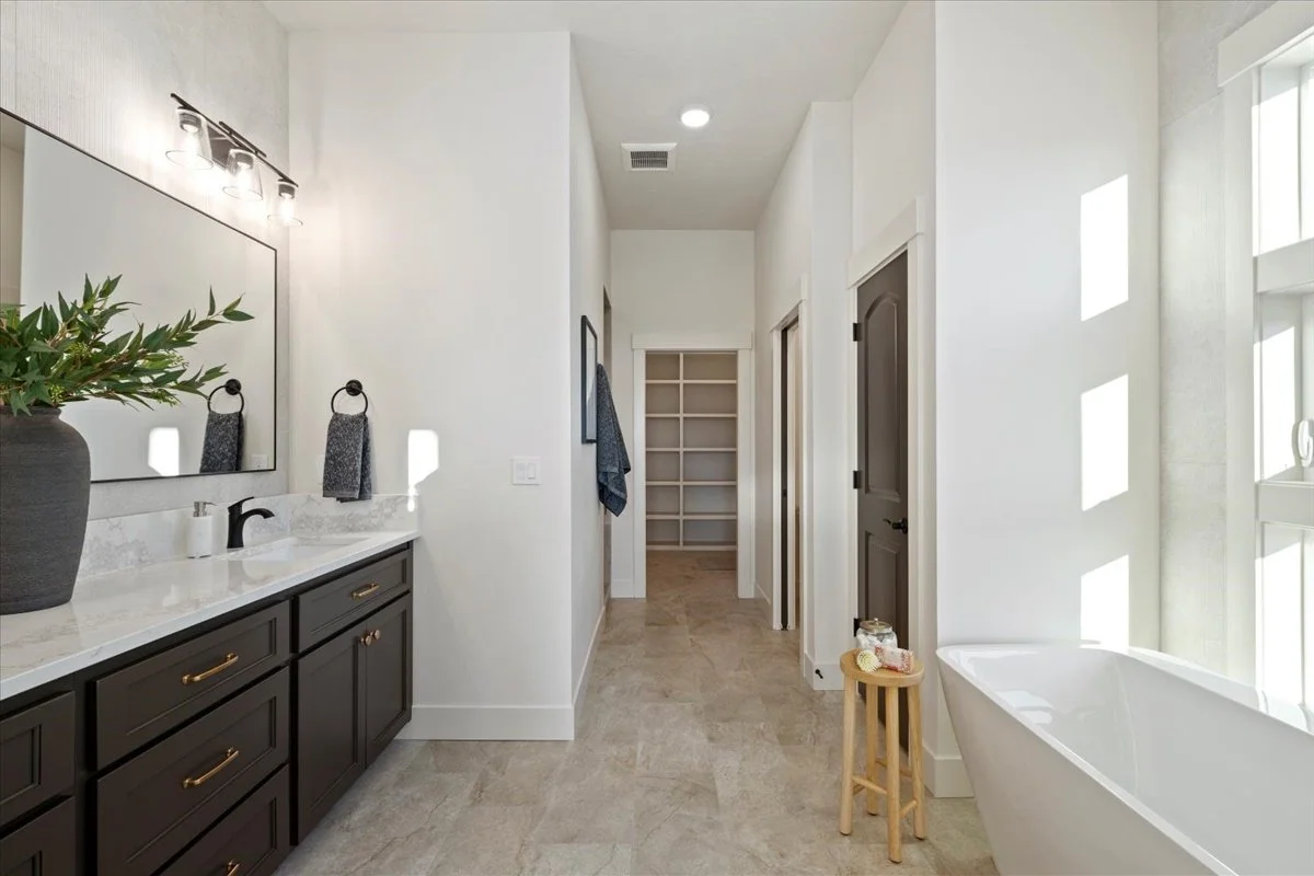 14-9793 S. Peregrine Falcon Ave_005.jpg