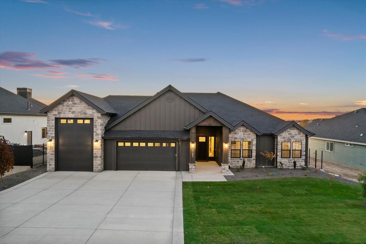 01-9793 S. Peregrine Falcon Ave_005.jpg