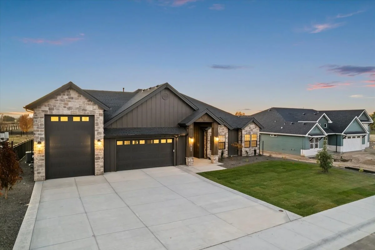 04-9793 S. Peregrine Falcon Ave_009.jpg