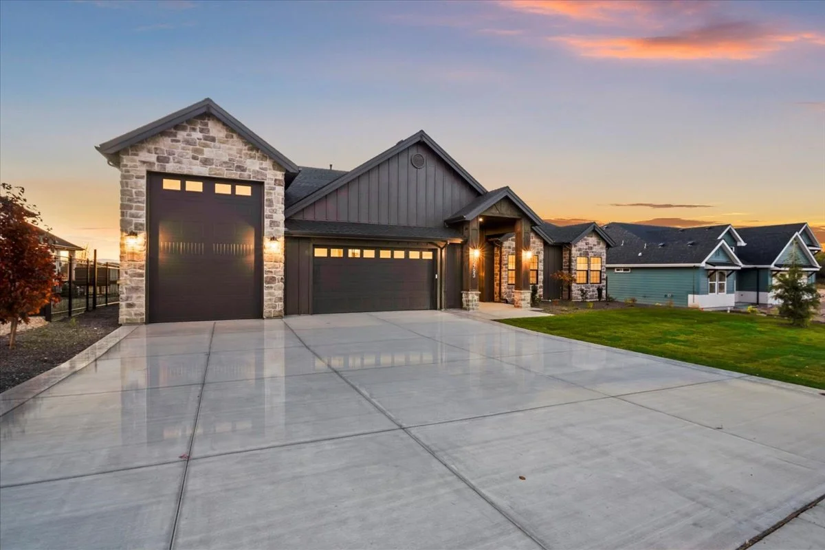 08-9793 S. Peregrine Falcon Ave_038.jpg