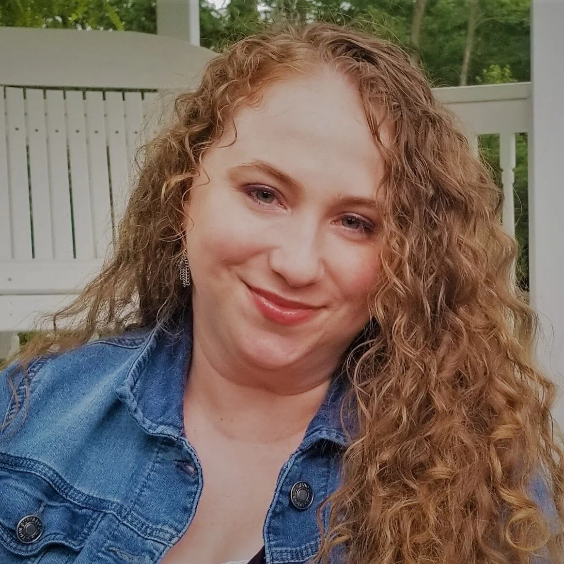Headshot Square 2 - Stephanie Renny.jpg