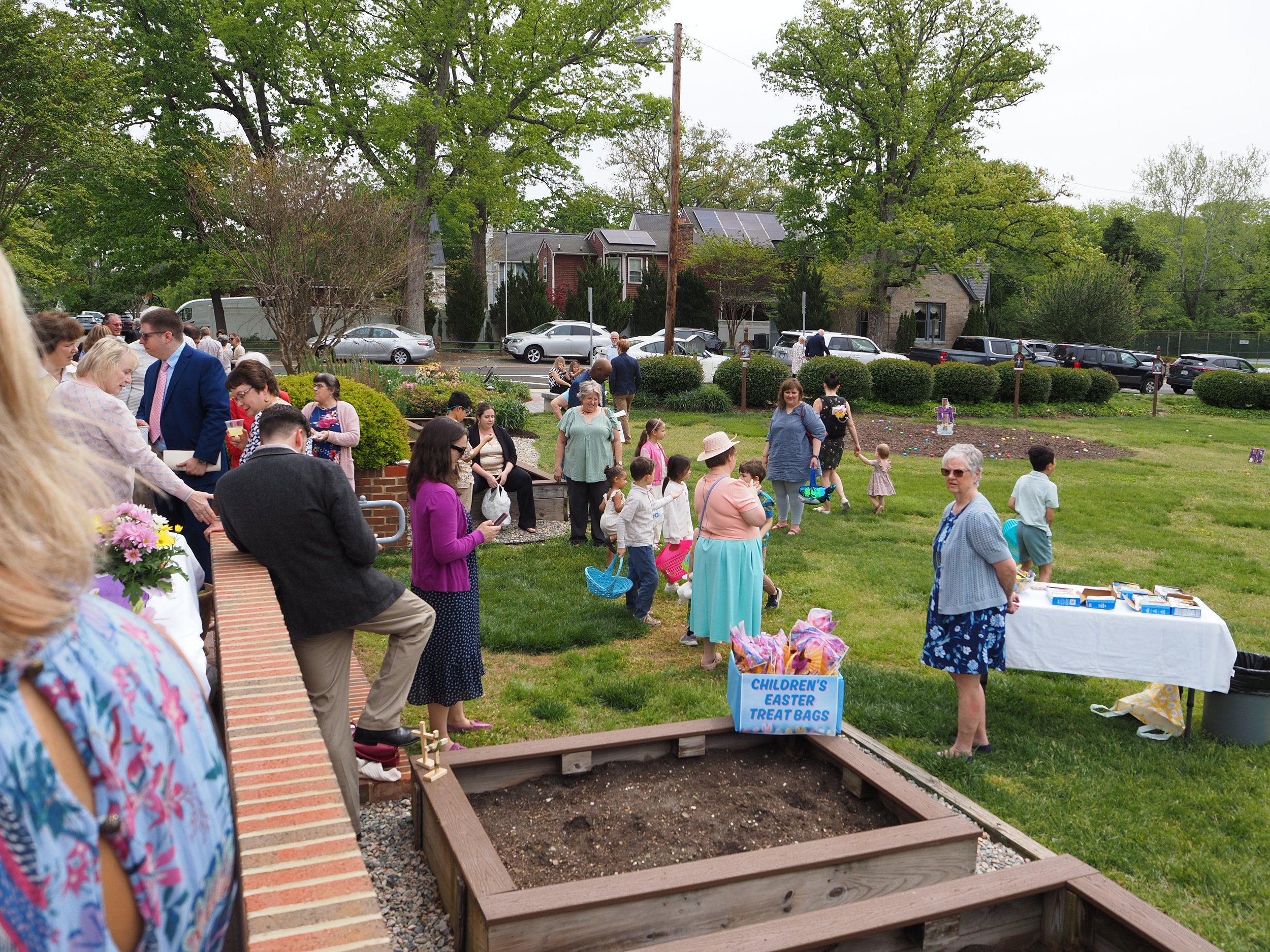 EasterCrowd.jpg