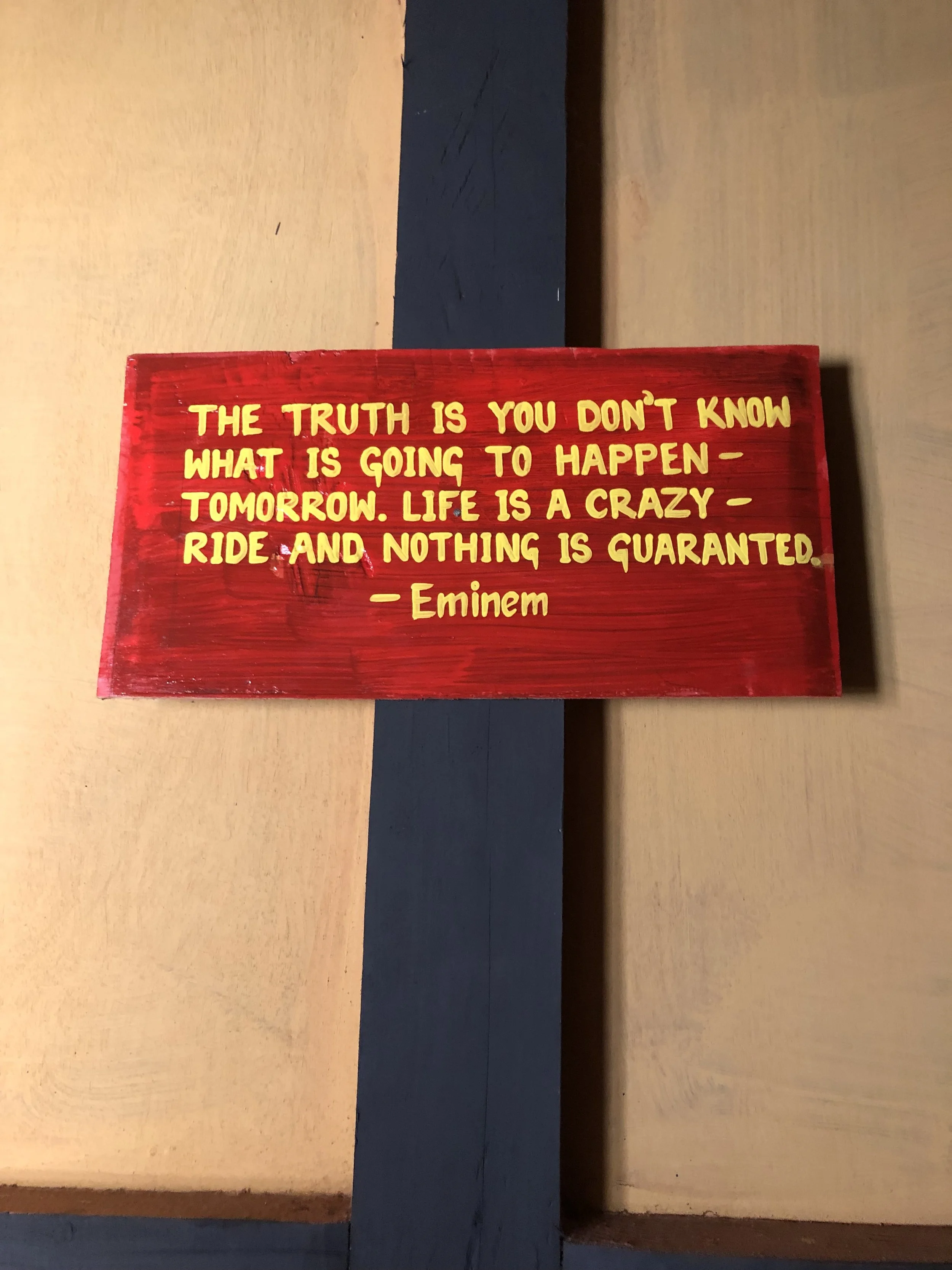 Eminem-Dharma fra klosterveggen.  